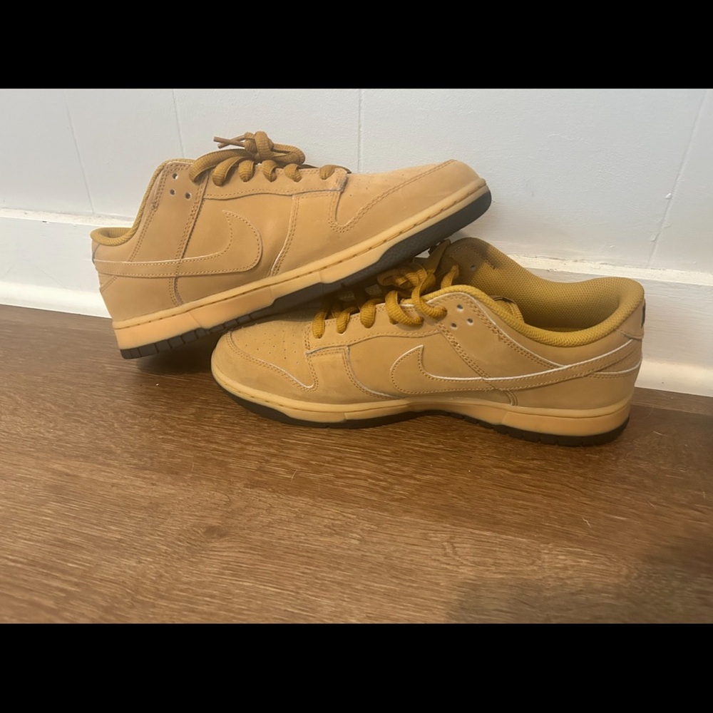 Nike Men's Brown Sneakers